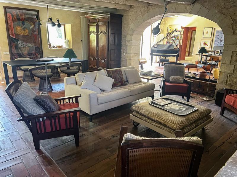 Mas - 460 m² - 14 pièces