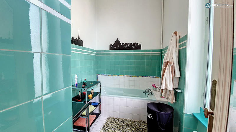 Maison - 285 m² - 9 pièces