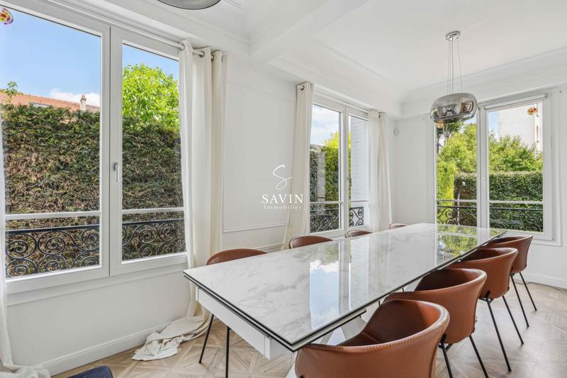 Maison - 247 m² - 8 pièces