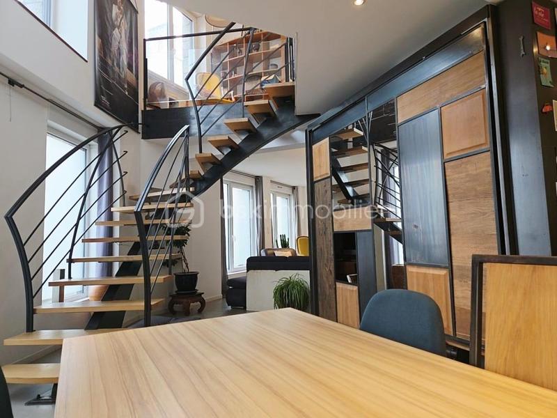 Maison - 266 m² - 10 pièces