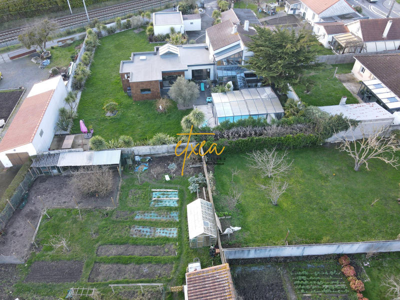 Villa - 264 m² - 10 pièces