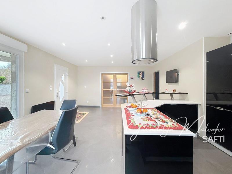 Maison - 82 m² - 5 pièces