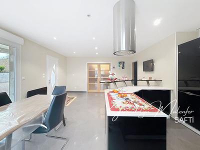 Maison - 82 m² - 5 pièces