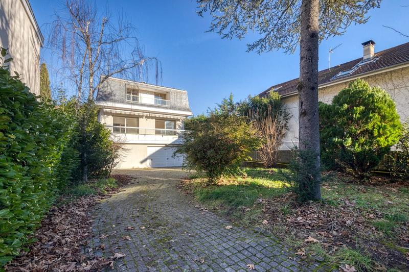 Maison - 207 m² - 8 pièces