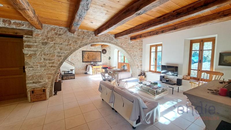 Maison - 210 m² - 7 pièces