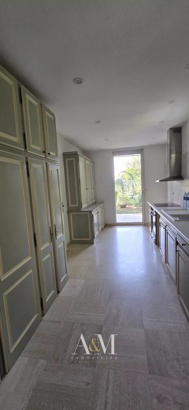 Villa - 216 m² - 6 pièces