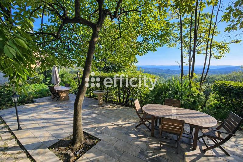 Maison - 235 m² - 6 pièces