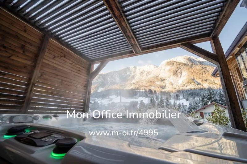 Châlet - 413 m² - 8 pièces