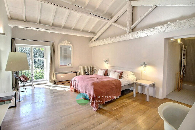 Propriété - 780 m² - 16 pièces