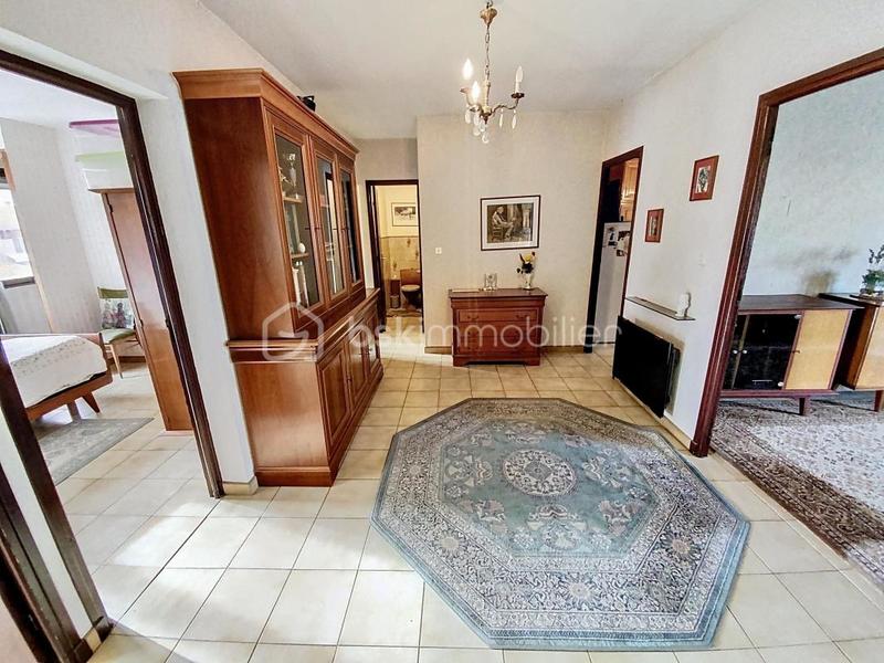 Maison - 180 m² - 6 pièces