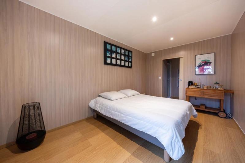 Maison - 250 m² - 8 pièces