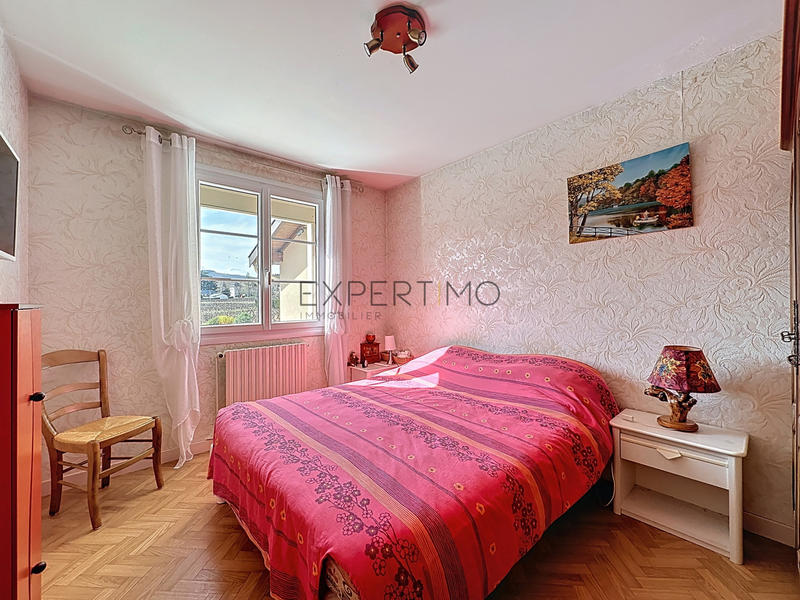 Propriété - 220 m² - 9 pièces