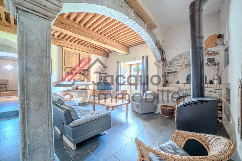 Maison - 300 m² - 9 pièces