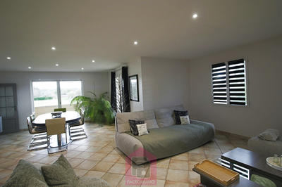 Maison - 230 m² - 7 pièces