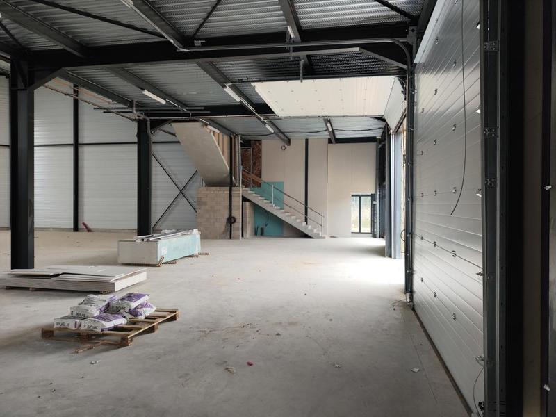 Local d'activité / Entrepôt - 399 m²