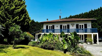 Propriété - 223 m² - 10 pièces