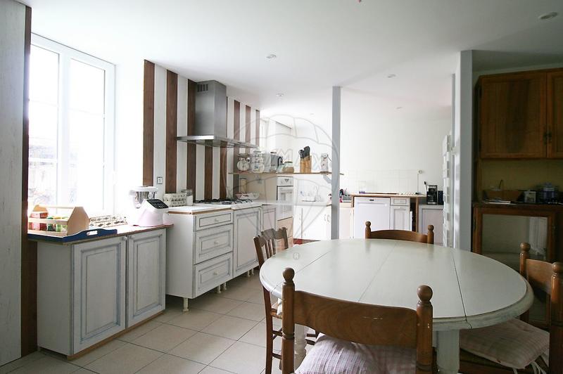 Maison - 280 m² - 8 pièces