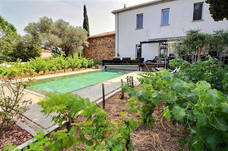 Demeure - 305 m² - 11 pièces