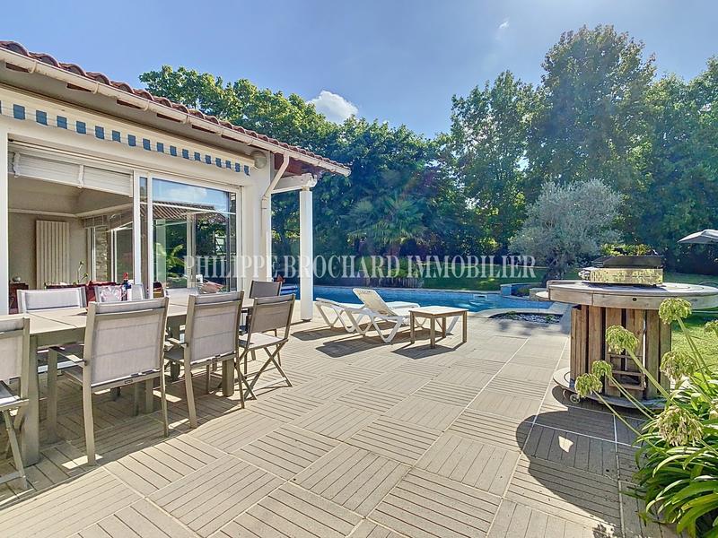 Maison contemporaine - 246 m² - 9 pièces