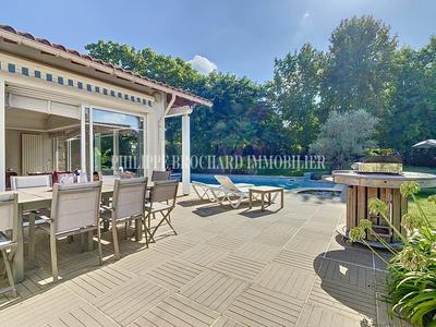 Maison contemporaine - 246 m² - 9 pièces