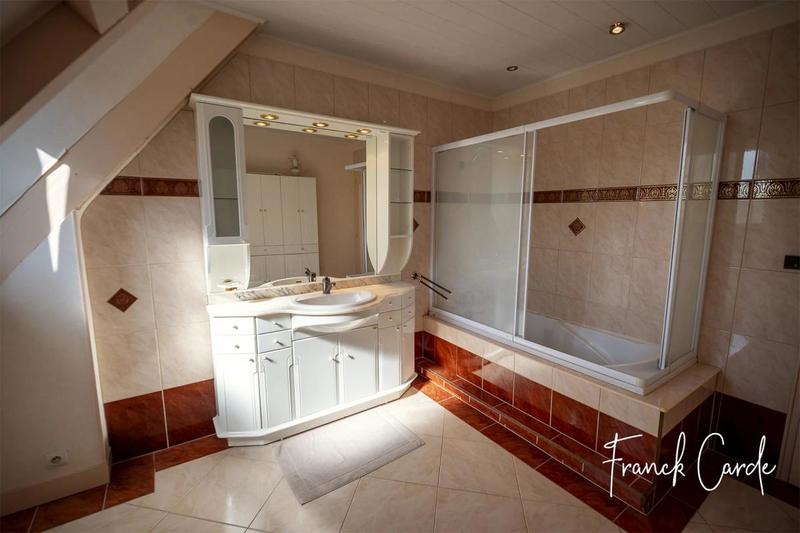 Maison traditionnelle - 139 m² - 7 pièces