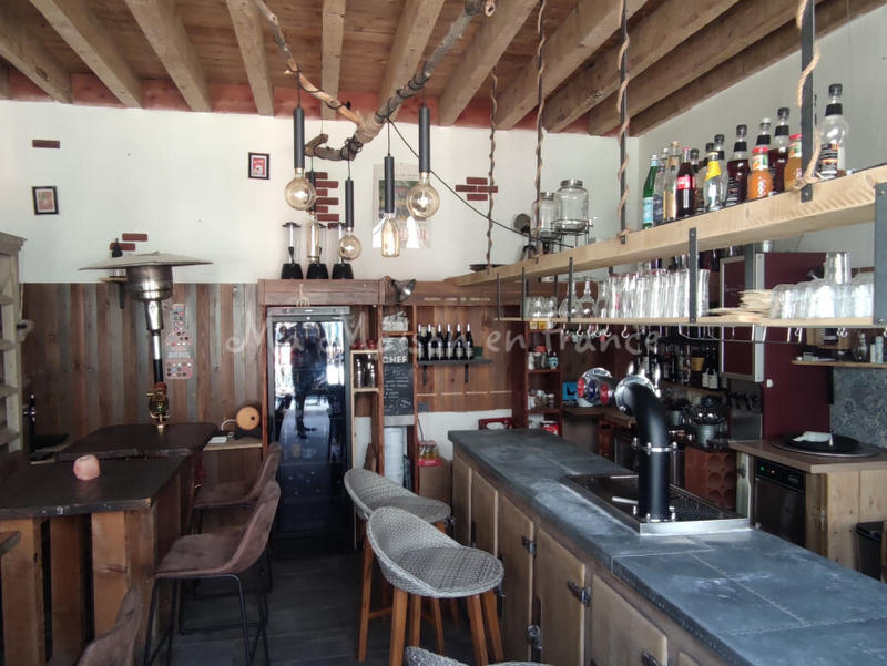 Maison - 585 m² - 12 pièces