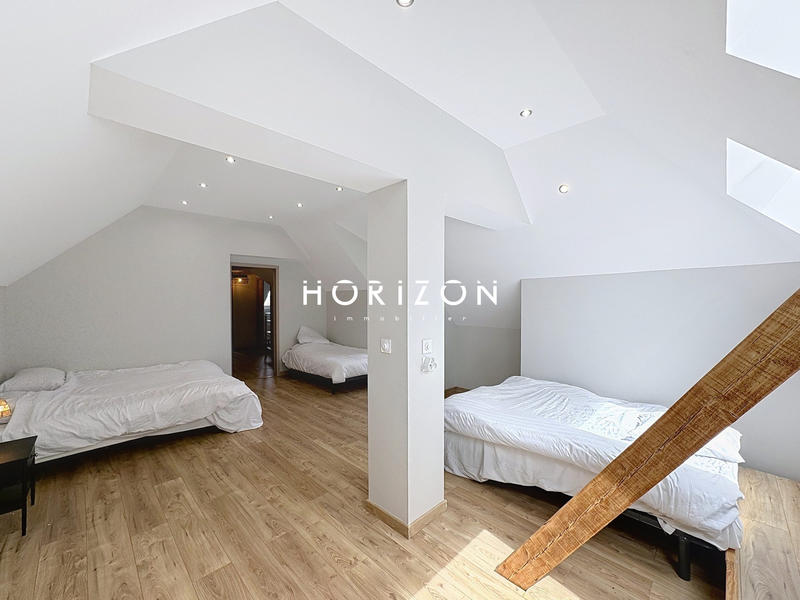 Maison - 218 m² - 6 pièces