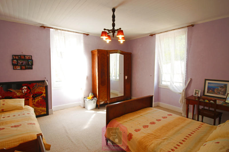 Maison - 315 m² - 8 pièces