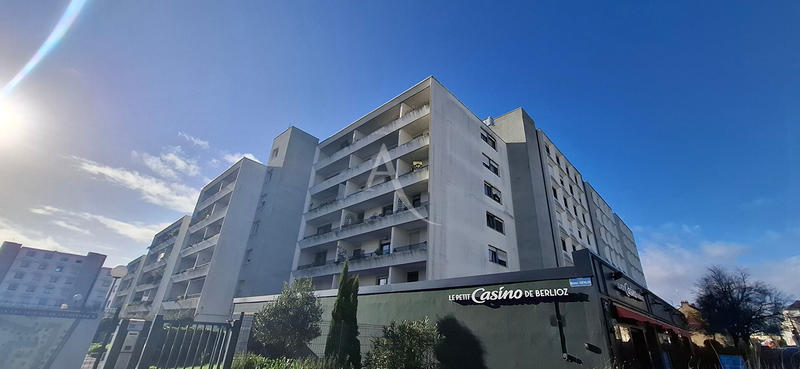 Appartement - 100 m² - 5 pièces