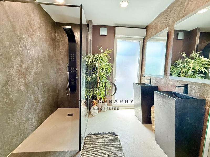 Maison - 301 m² - 9 pièces