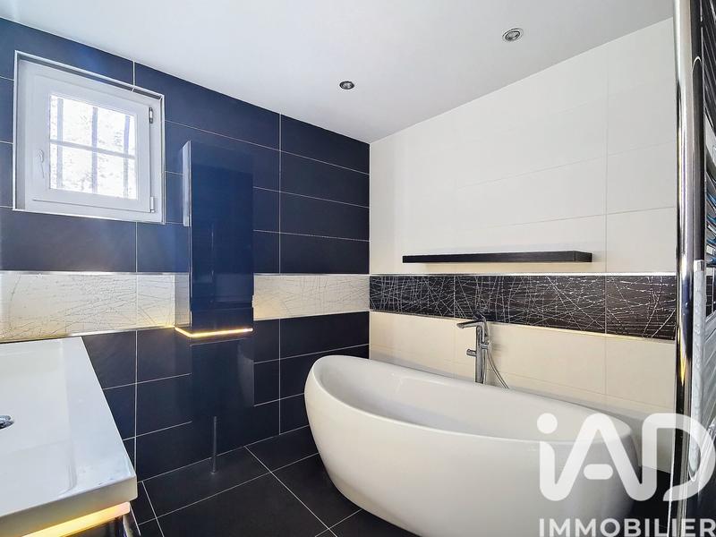 Maison - 185 m² - 5 pièces