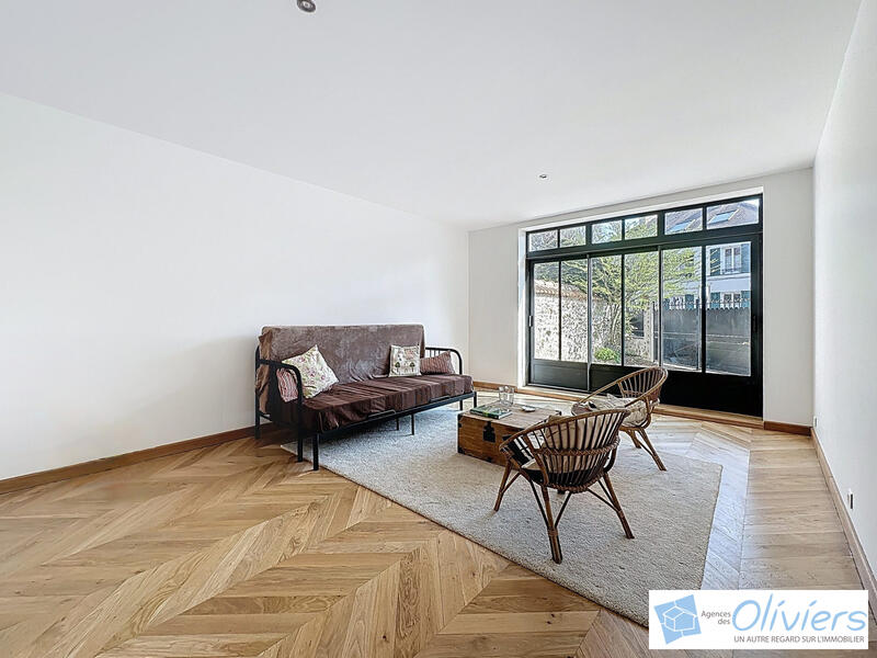 Maison - 229 m² - 9 pièces