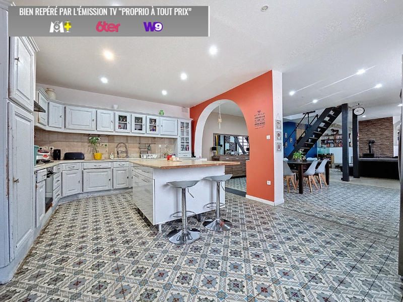 Maison - 222 m² - 9 pièces