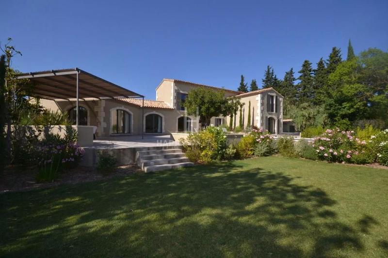 Maison - 222 m² - 7 pièces