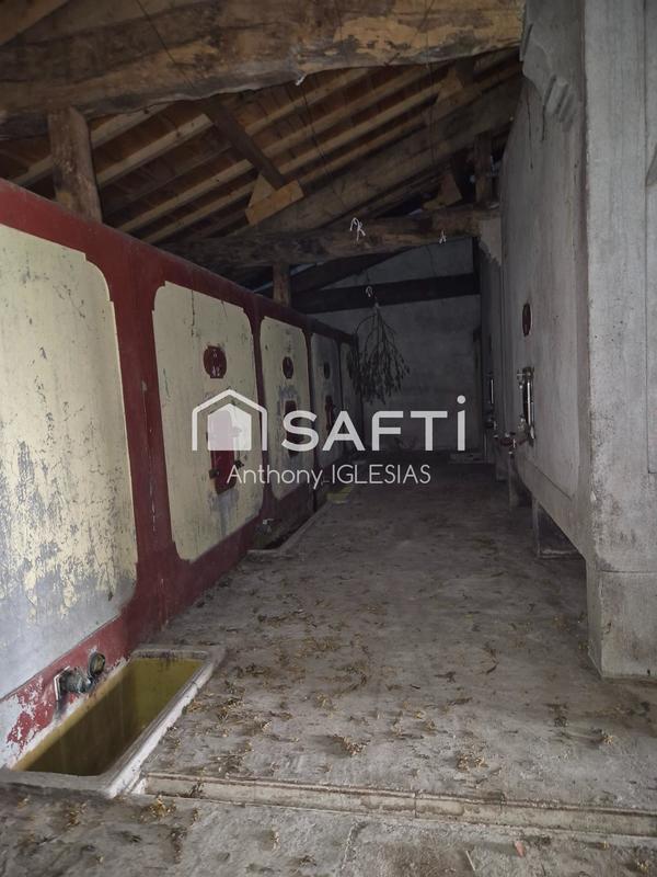 Maison - 465 m² - 9 pièces