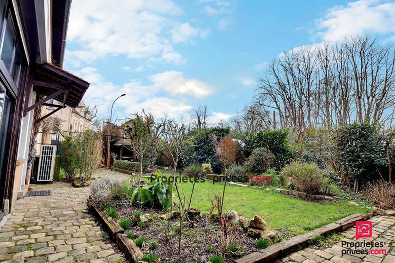 Maison - 250 m² - 8 pièces