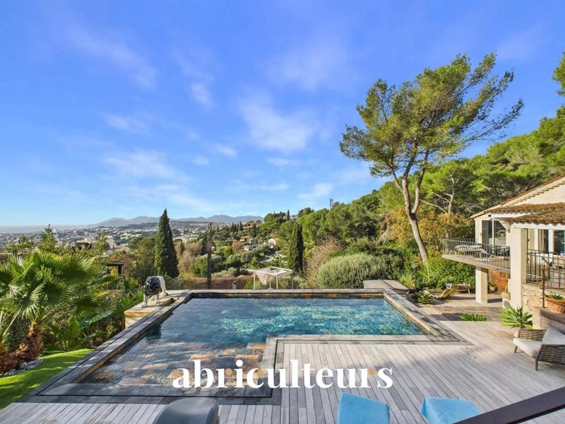 Maison ancienne - 227 m² - 7 pièces