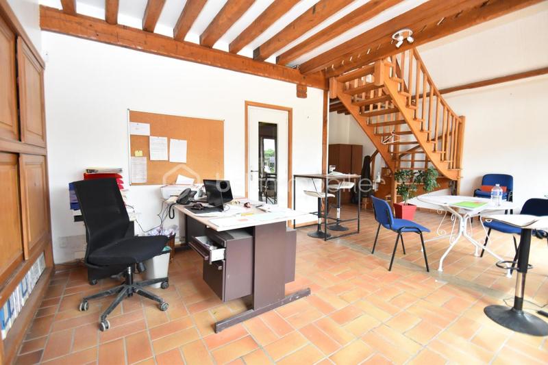 Local d'activité / Entrepôt - 2 600 m² - 10 pièces
