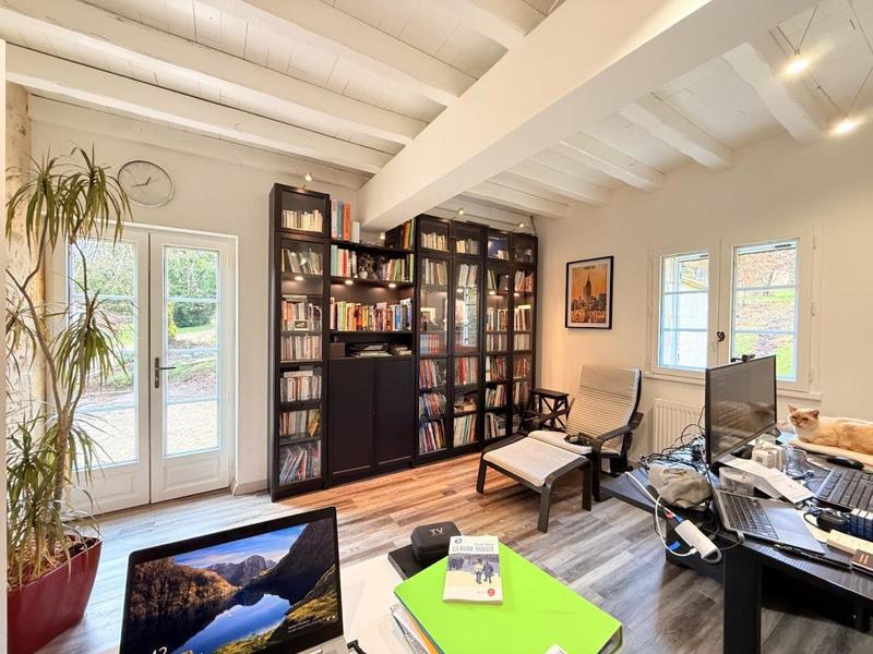 Propriété - 177 m² - 9 pièces