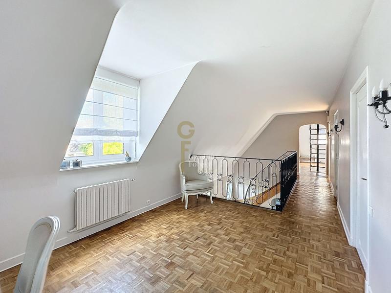 Maison - 212 m² - 7 pièces