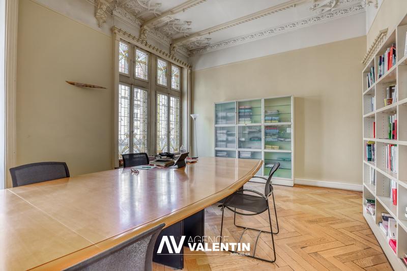 Appartement - 199 m² - 6 pièces