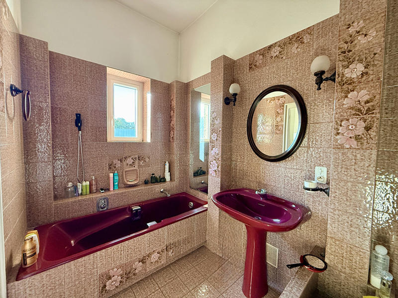 Maison - 360 m² - 10 pièces