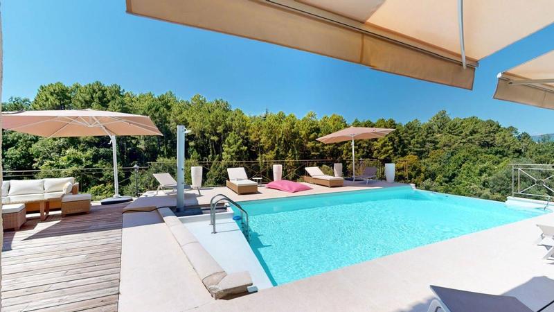 Maison - 140 m² - 5 pièces