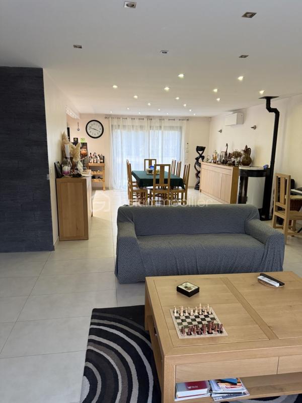 Maison - 210 m² - 9 pièces