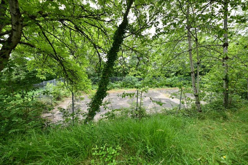 Maison - 1 500 m² - 40 pièces