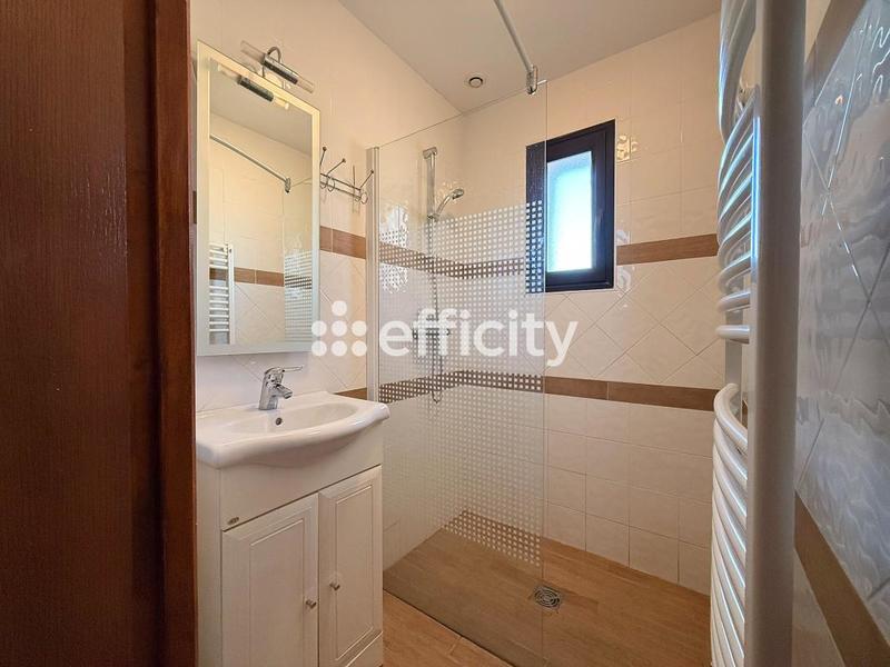 Maison - 275 m² - 9 pièces