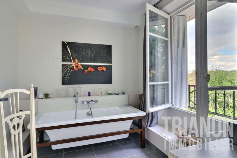 Demeure - 301 m² - 11 pièces