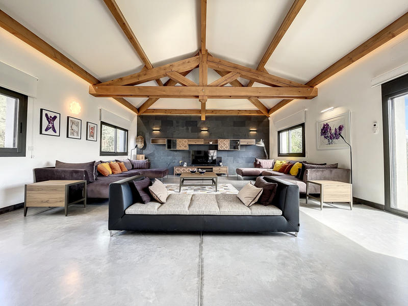 Villa - 300 m² - 6 pièces