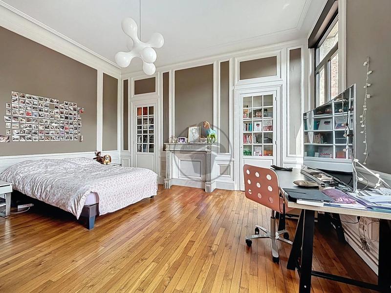 Maison - 328 m² - 8 pièces