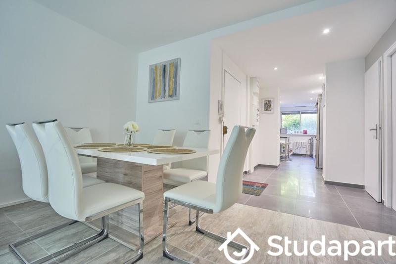 Chambre - 13 m² - 1 pièce